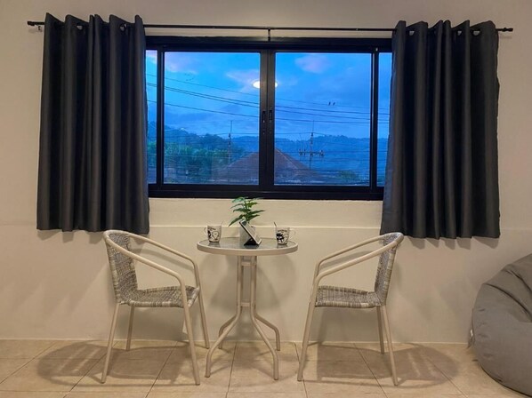 Apartment, 1 Bedroom, Smoking | Living area