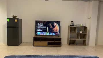 Apartment, 1 Bedroom, Smoking | Room amenity