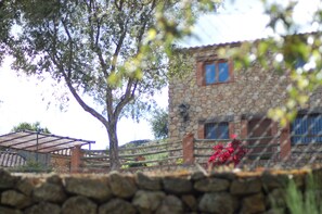 Property grounds - 3 bedroom house with private pool (Valencia de Alcántara)