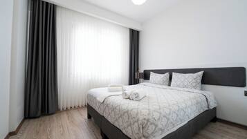 Deluxe Apartment, Balcony | Blackout drapes, soundproofing, iron/ironing board, free WiFi