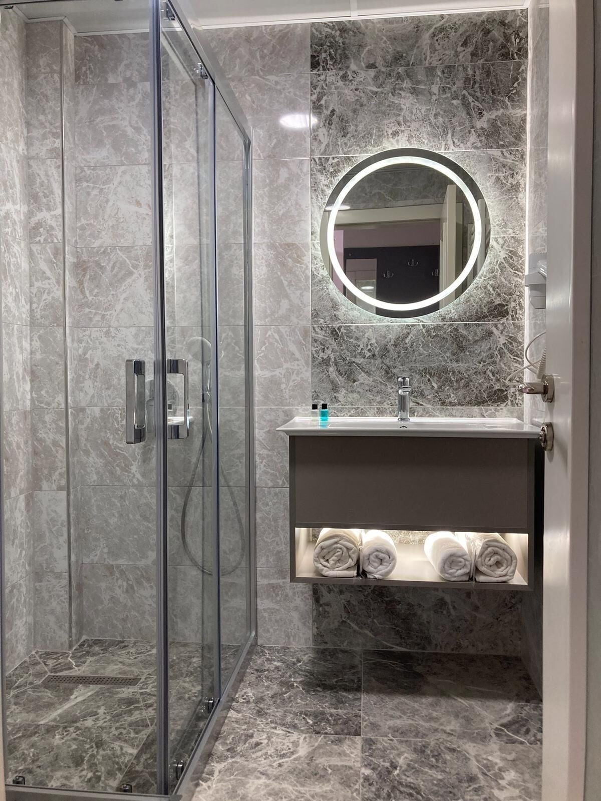 Family Apartment | Bathroom