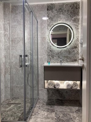 Family Apartment | Bathroom | Hair dryer, slippers, towels, soap - ARGEUS PRESTİJ (Talas)