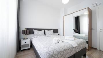 Deluxe-Apartment, Balkon | Verdunkelungsvorhänge, schallisolierte Zimmer, Bügeleisen/Bügelbrett