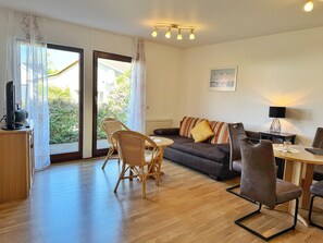 TV - Vacation apartment Baltique 2 (Glowe)
