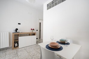 Dining - Garruba Central Living Room (Bari)