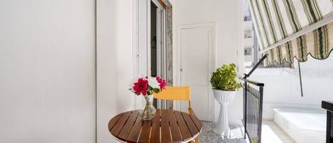 تناول الطعام بالخارج