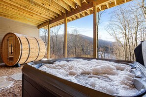 Outdoor spa tub