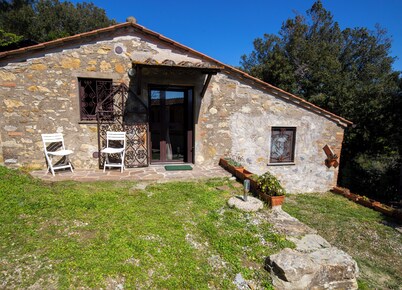 Completely renovated, independent farmhouse.