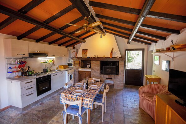 Microwave, oven, stovetop - Completely renovated, independent farmhouse. (Caldana)