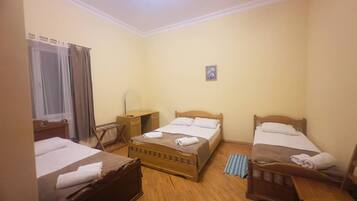 5 bedrooms, WiFi, bed sheets