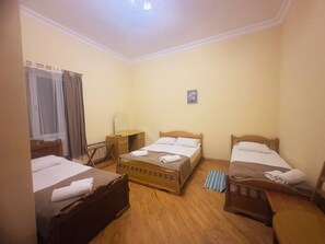 5 bedrooms, WiFi, bed sheets