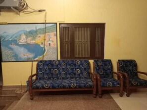 Interior - the Gangotri inn (Varanasi)