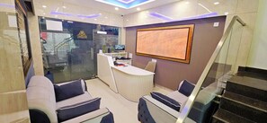 Reception - Hotel Urban Inn (Prayagraj)