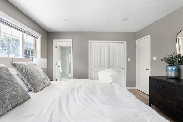3 bedrooms, iron/ironing board, travel crib, WiFi