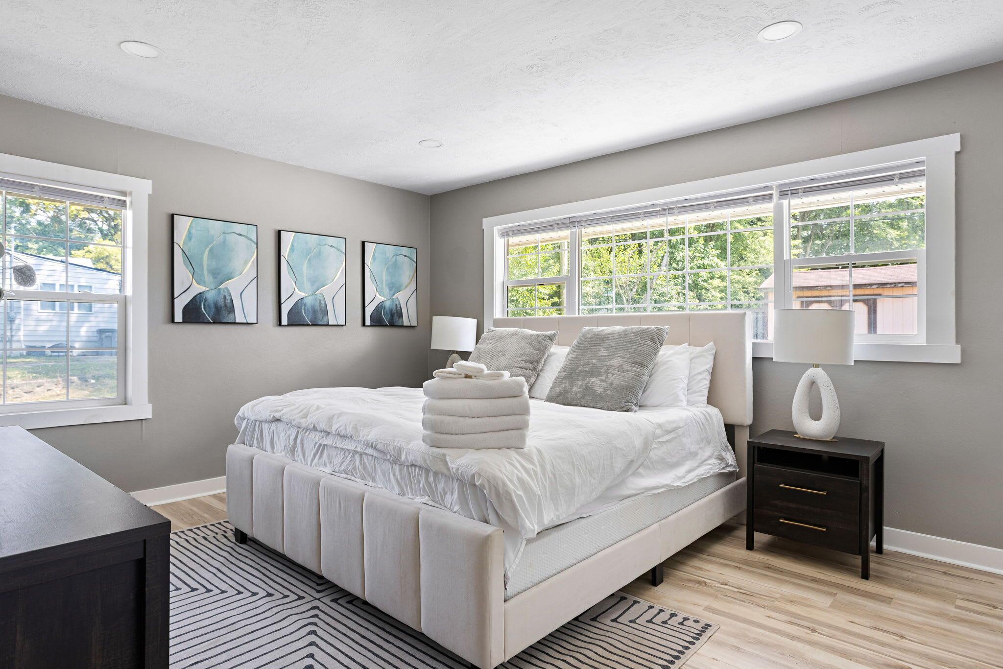 3 makuuhuonetta, silitysrauta/-lauta, vauvan matkasänky, Wi-Fi