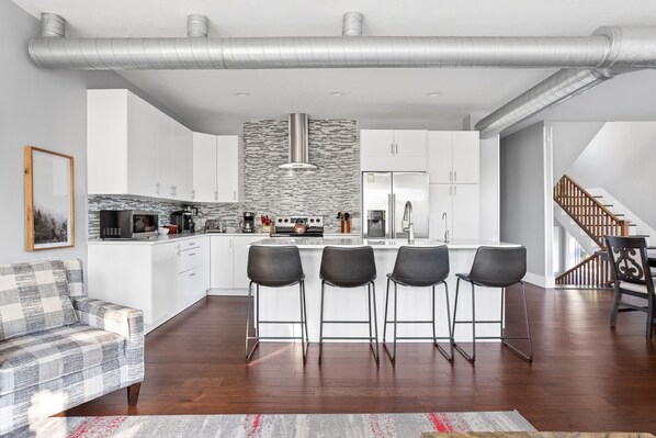 Fridge, microwave, oven, stovetop