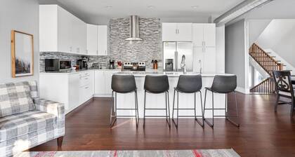 The Spruce House | Private Garage | 4BR | Near FS