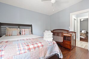 3 bedrooms, iron/ironing board, WiFi, bed sheets