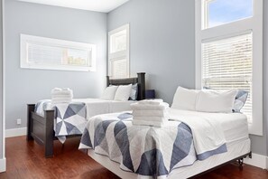 3 bedrooms, iron/ironing board, WiFi, bed sheets