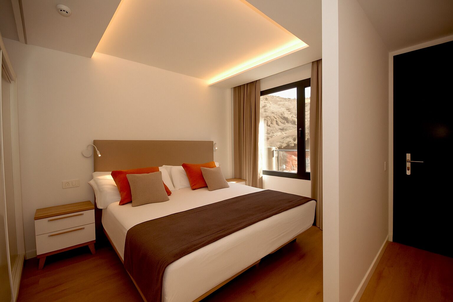 Habitación Deluxe | Caja de seguridad en la habitación y ropa de cama 