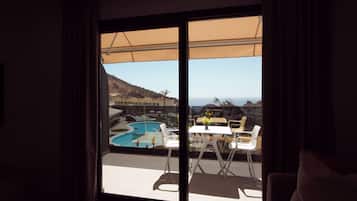 Deluxe Room | In-room safe