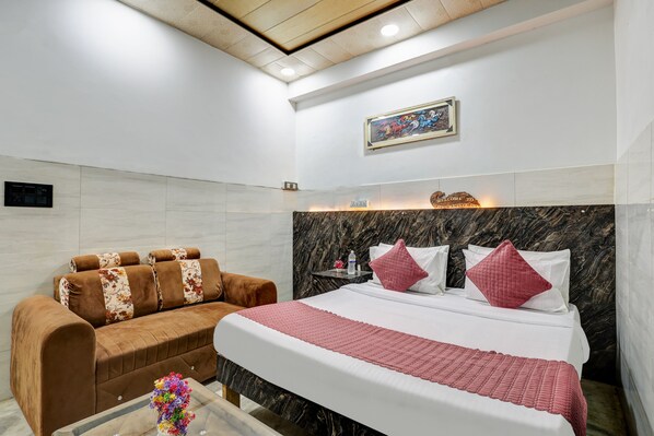 Deluxe Double Room | Desk, free WiFi - Hotel Revive By The Premium Villa (New Delhi)