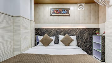Deluxe Double Room | Desk, free WiFi
