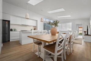 Dining - Sweet Seymour - 3 Bed, 2 Bath Cosy & Modern Home (Bathurst)