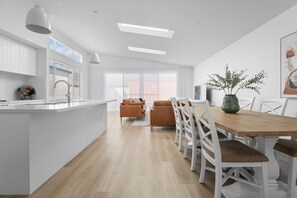 Dining - Stunning Seymour - 3 Bed, 2 Bath - Amazing Location! (Bathurst)