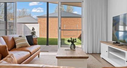 Stunning Seymour - 3 Bed, 2 Bath - Amazing Location!