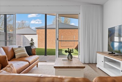 Stunning Seymour - 3 Bed, 2 Bath - Amazing Location!