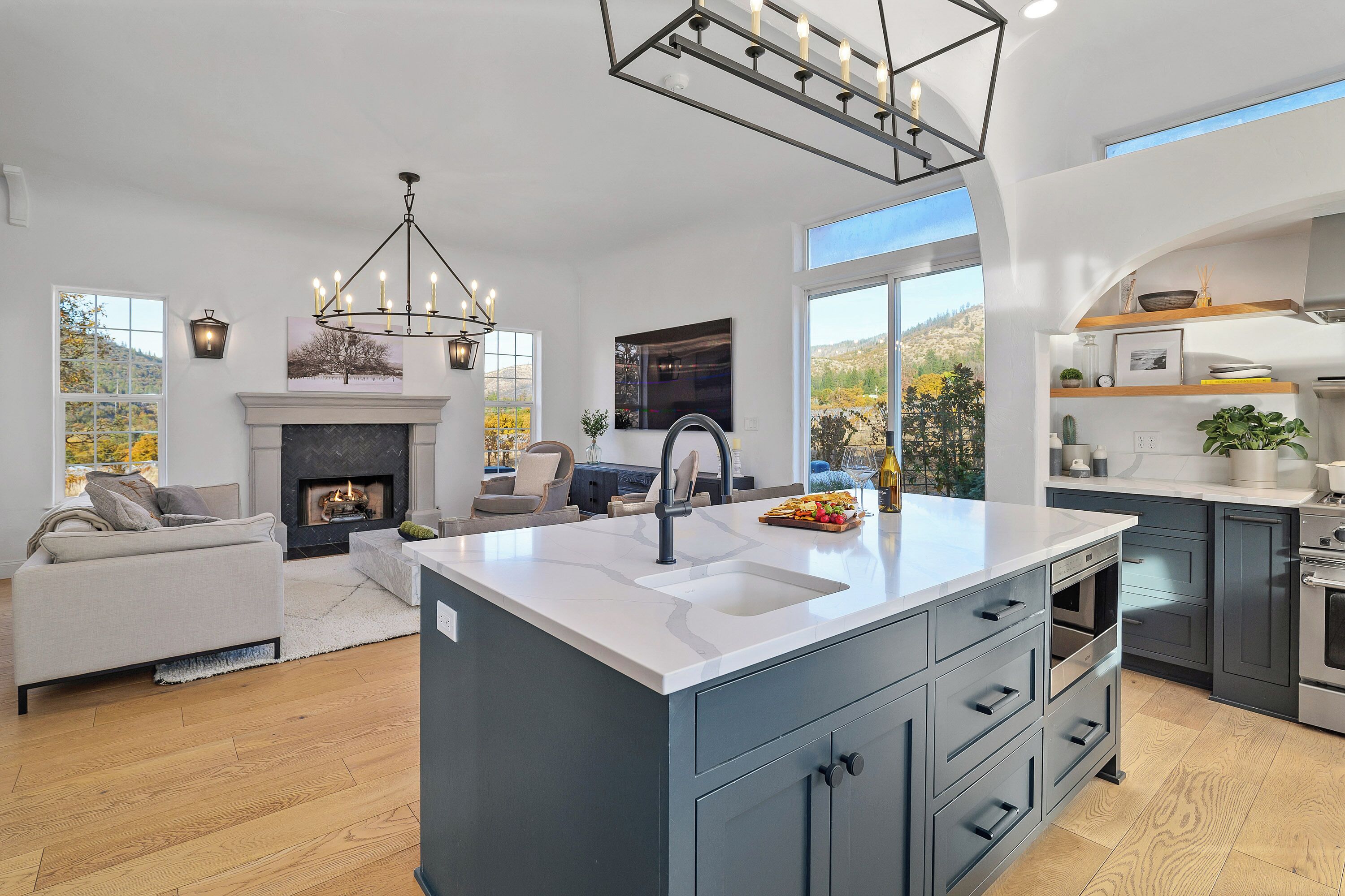 المنشأة من الداخل