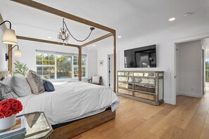 3 bedrooms, desk, travel cot, free WiFi