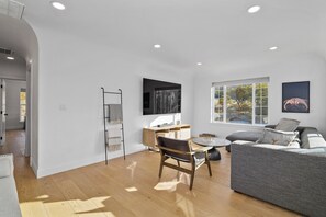 Smart TV, fireplace, offices
