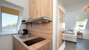 咖啡機/沖茶器、雪櫃、爐具、廚房用具/餐具/器皿