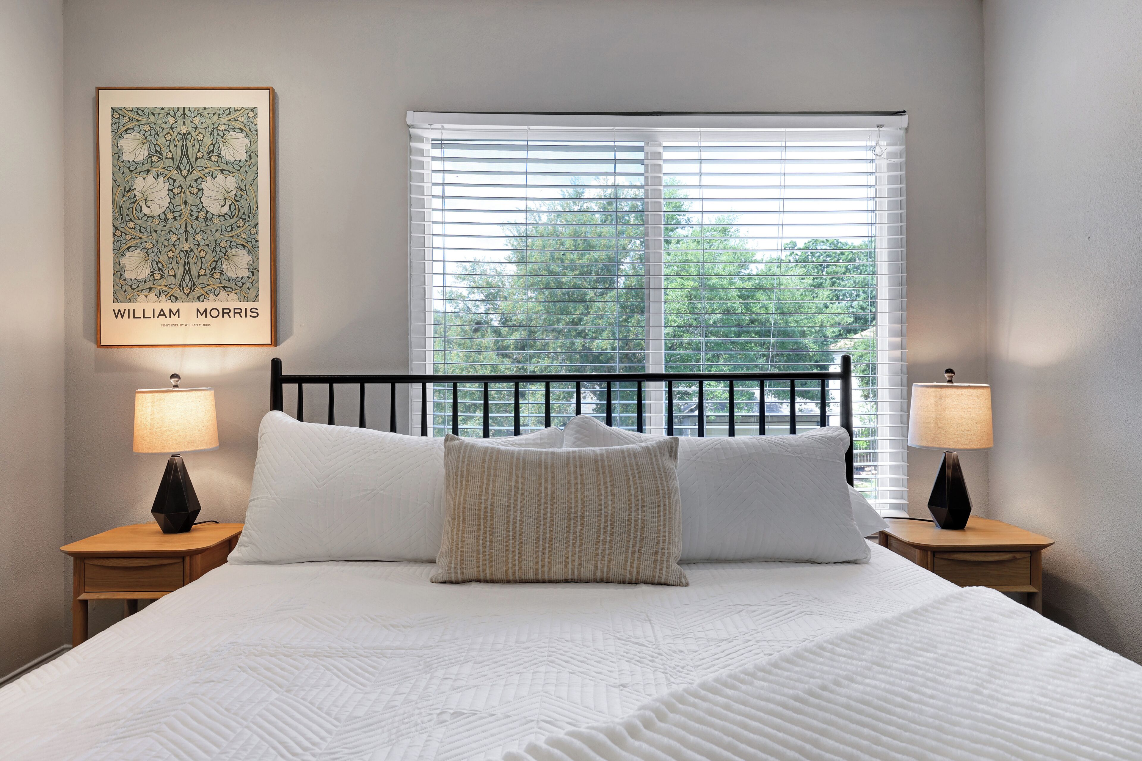 4 habitaciones, tabla de planchar con plancha y cuna de viaje 