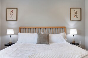 4 slaapkamers, een strijkplank/strijkijzer, reisbedje, gratis wifi