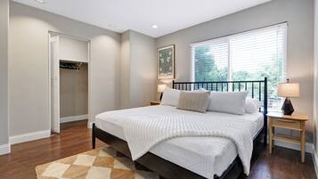 4 makuuhuonetta, silitysrauta/-lauta, vauvan matkasänky, ilmainen Wi-Fi