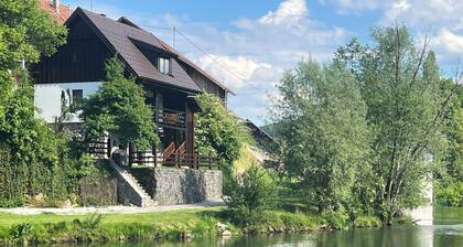 Cozy 2-Bedroom Countryside Cottage by the River, Just Outside Ljubljana