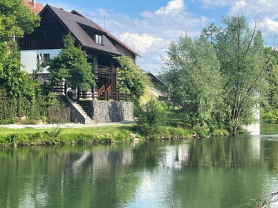 Cozy 2-Bedroom Countryside Cottage by the River, Just Outside Ljubljana