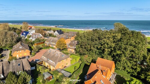 Modern vacation apartment directly on Schönberg beach