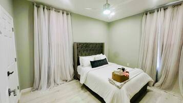 3 bedrooms, desk, iron/ironing board, free WiFi