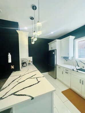 冰箱、微波炉、烤箱、炉灶