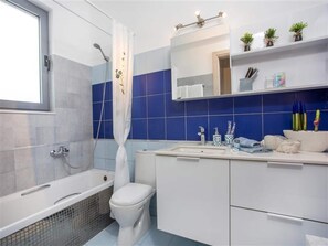 Villa | Bathroom | Shower