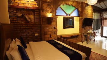 Presidential Suite, Balcony, Courtyard View | Soundproofing, iron/ironing board, free WiFi