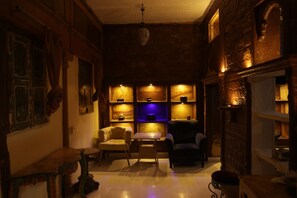 Suite Deluxe, vista al patio | Insonorización, tabla de planchar con plancha y wifi gratis 
