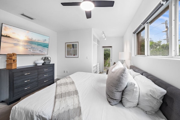7 bedrooms, desk, iron/ironing board, travel cot