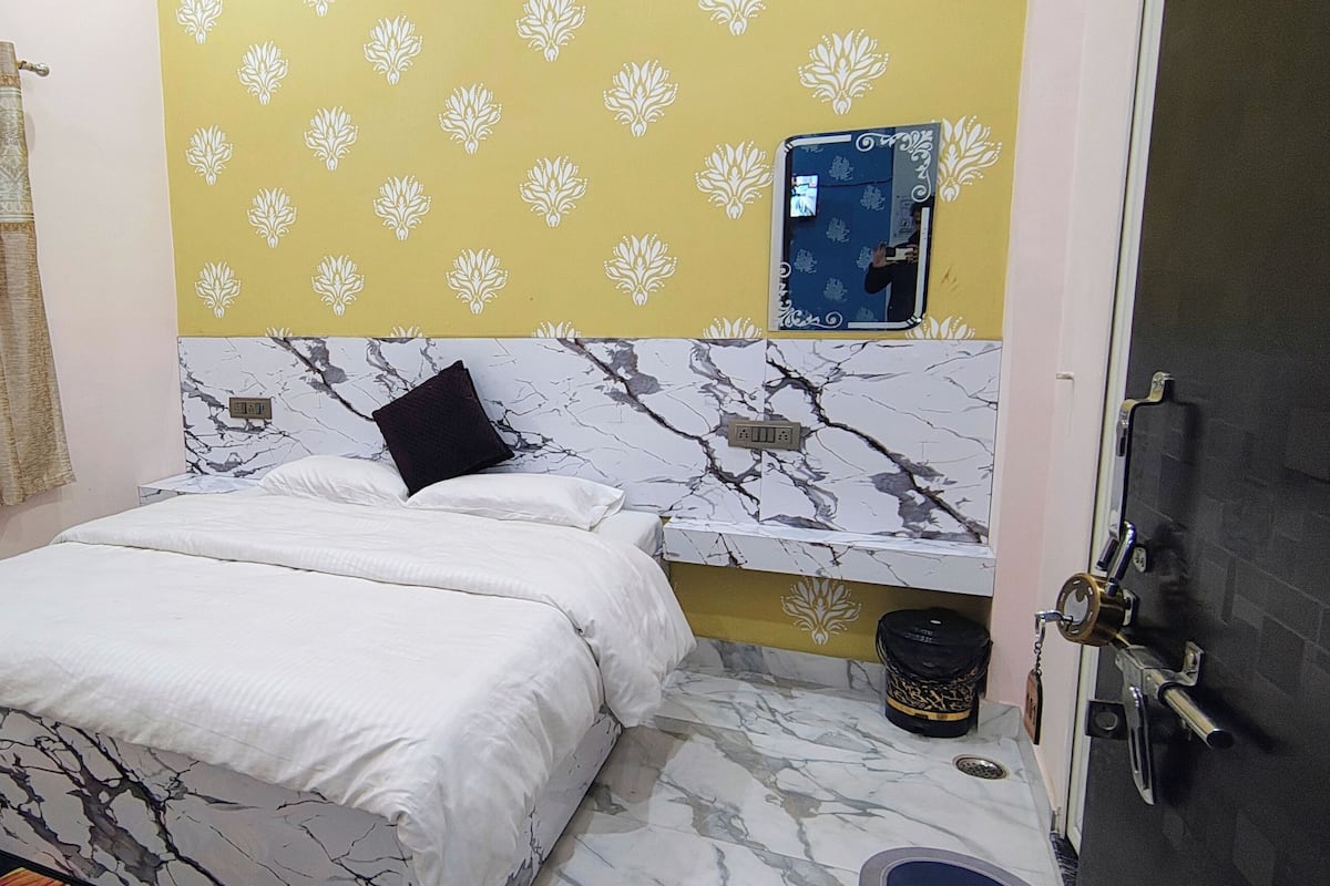 Design Single Room | Free WiFi, bed sheets