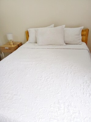 3 bedrooms, iron/ironing board, WiFi, bed sheets