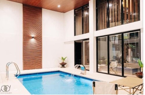 Lukali Staycation with indoor swimming pool, mini gym, billiard, karaoke, etc